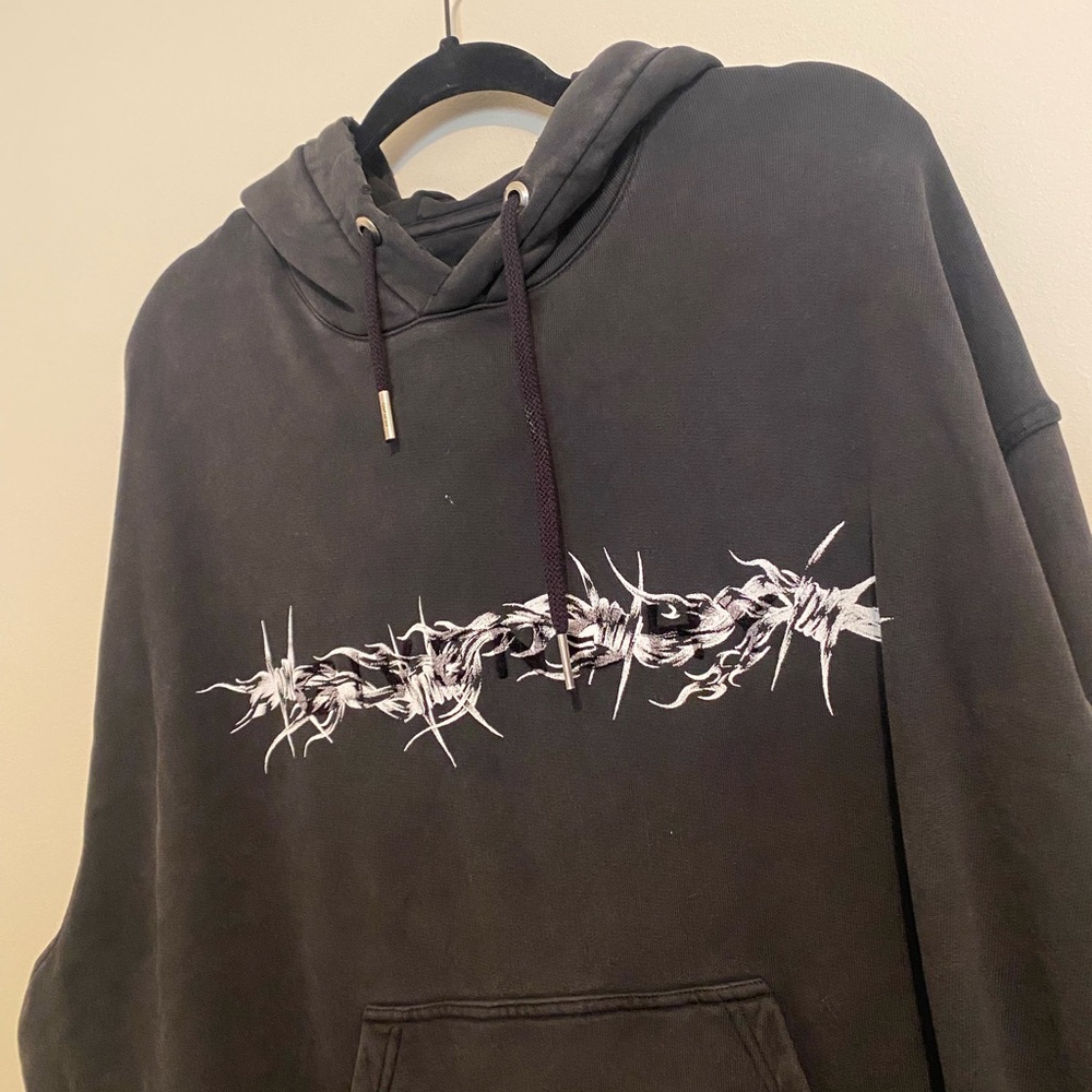 Givenchy Barbed‎ wire Print Hoodie
Black